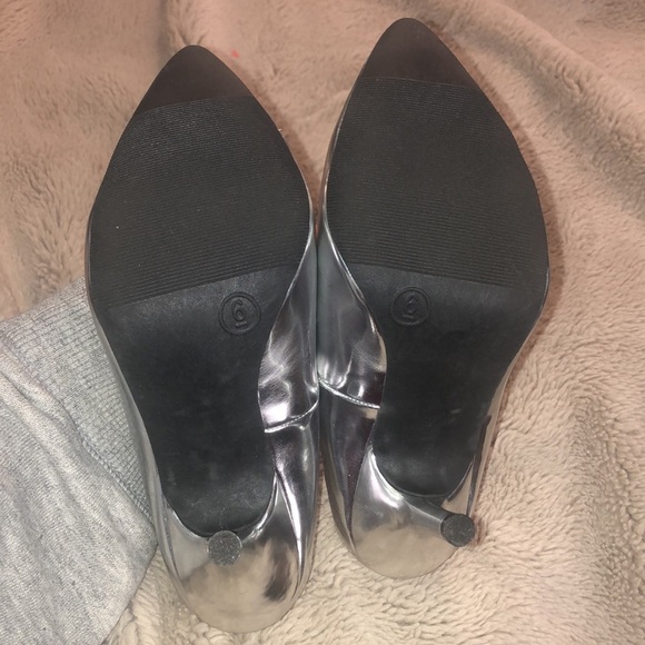 Mossimo Metallic Heels, size 6 - Picture 5 of 8
